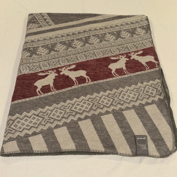 PAD green red and green with deer throw 60”x70” - Picture 4 of 7